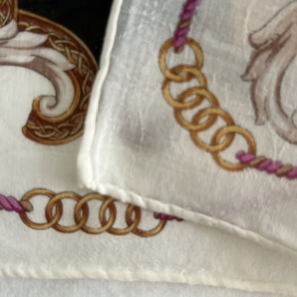 Woman’s scarf by Celine Paris - Picture 3 of 8